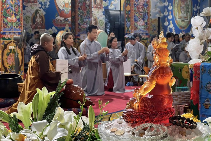 Đầu năm đi chùa cầu an- Ảnh 1. Đầu năm đi chùa cầu an- Ảnh 1.