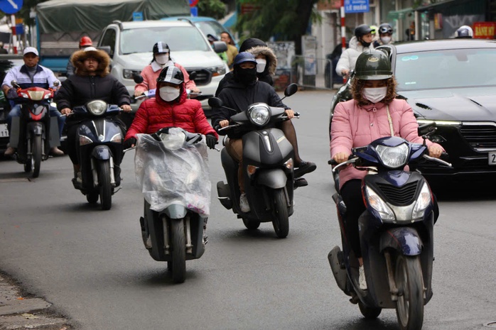 Trời rét hại, rét đậm từ miền Bắc tới miền Trung- Ảnh 1. Trời rét hại, rét đậm từ miền Bắc tới miền Trung- Ảnh 1.