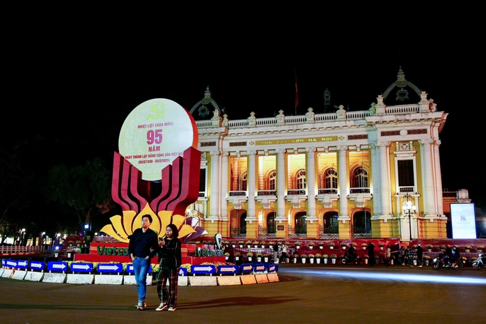 Video: Pháo hoa rực sáng trên bầu trời Hà Nội- Ảnh 6. Video: Pháo hoa rực sáng trên bầu trời Hà Nội- Ảnh 6.