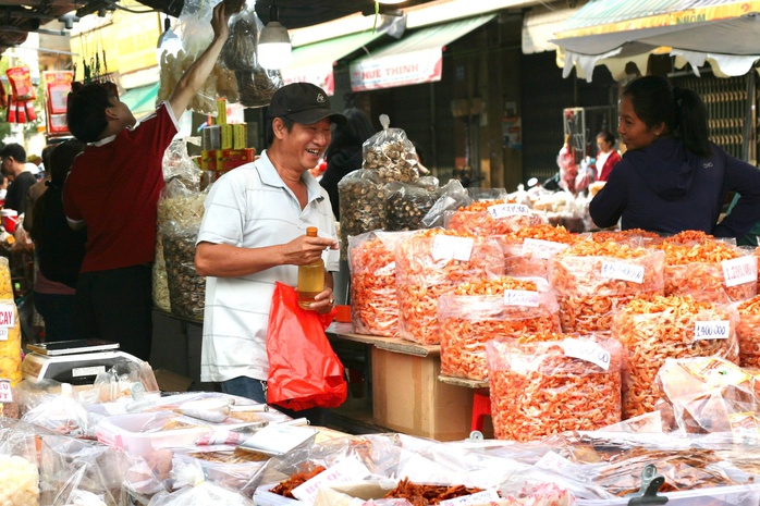 Chợ Tết TP HCM: Không gian náo nhiệt và những câu chuyện ấm lòng- Ảnh 14. Chợ Tết TP HCM: Không gian náo nhiệt và những câu chuyện ấm lòng- Ảnh 14.
