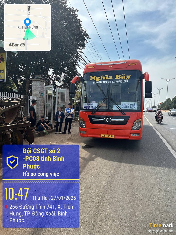 Nhiều tài xế "nhồi nhét" khách bị phạt khi qua tỉnh Bình Phước- Ảnh 1. Nhiều tài xế "nhồi nhét" khách bị phạt khi qua tỉnh Bình Phước- Ảnh 1.