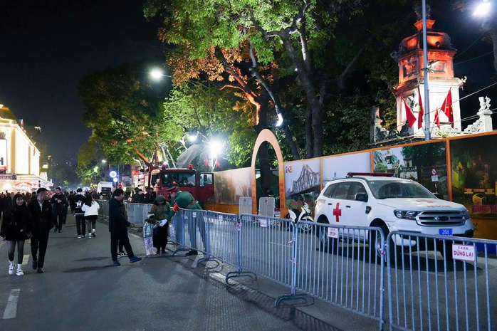 Video: Pháo hoa rực sáng trên bầu trời Hà Nội- Ảnh 7. Video: Pháo hoa rực sáng trên bầu trời Hà Nội- Ảnh 7.