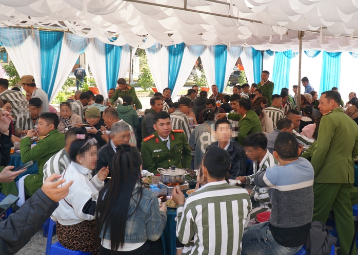 Bữa cơm tất niên ấm cúng của phạm nhân- Ảnh 1. Bữa cơm tất niên ấm cúng của phạm nhân- Ảnh 1.