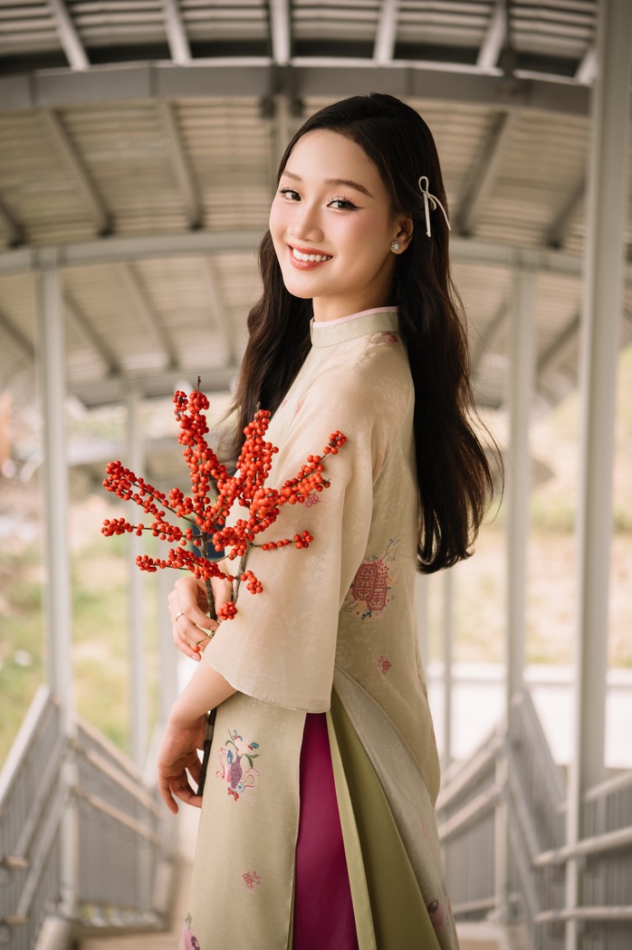 Dàn Hoa hậu Sen Vàng gợi ý chọn áo dài du xuân
- Ảnh 12. Dàn Hoa hậu Sen Vàng gợi ý chọn áo dài du xuân
- Ảnh 12.