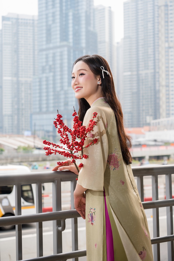 Dàn Hoa hậu Sen Vàng gợi ý chọn áo dài du xuân
- Ảnh 15. Dàn Hoa hậu Sen Vàng gợi ý chọn áo dài du xuân
- Ảnh 15.