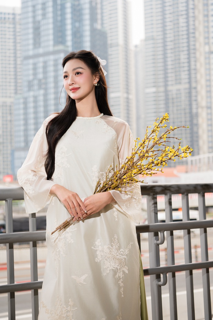 Dàn Hoa hậu Sen Vàng gợi ý chọn áo dài du xuân
- Ảnh 10. Dàn Hoa hậu Sen Vàng gợi ý chọn áo dài du xuân
- Ảnh 10.