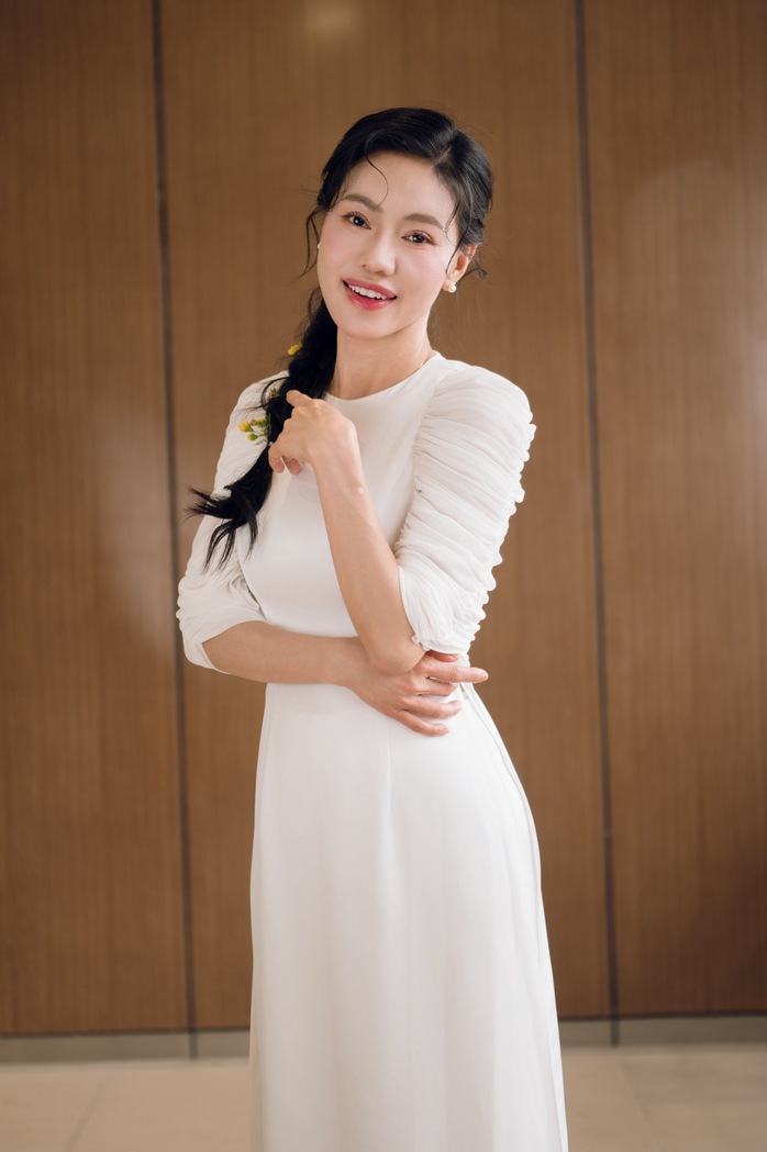 Dàn Hoa hậu Sen Vàng gợi ý chọn áo dài du xuân
- Ảnh 6. Dàn Hoa hậu Sen Vàng gợi ý chọn áo dài du xuân
- Ảnh 6.