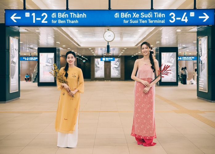 Dàn Hoa hậu Sen Vàng gợi ý chọn áo dài du xuân
- Ảnh 1. Dàn Hoa hậu Sen Vàng gợi ý chọn áo dài du xuân
- Ảnh 1.