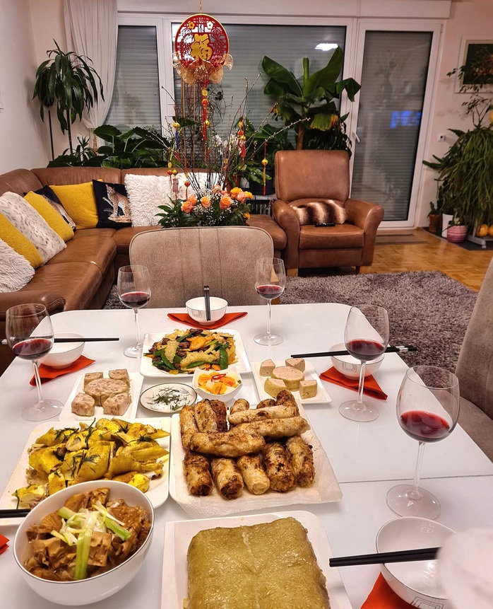 Cuộc thi viết “TẾT THỜI SỐ”: Hương vị tình thân nơi xa xứ
- Ảnh 9. Cuộc thi viết “TẾT THỜI SỐ”: Hương vị tình thân nơi xa xứ
- Ảnh 9.