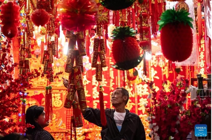 Chợ Glodok ở khu phố Trung Quốc tại Jakarta, Indonesia rực rỡ sắc đỏ. Ảnh: Tân Hoa Xã Chợ Glodok ở khu phố Trung Quốc tại Jakarta, Indonesia rực rỡ sắc đỏ. Ảnh: Tân Hoa Xã