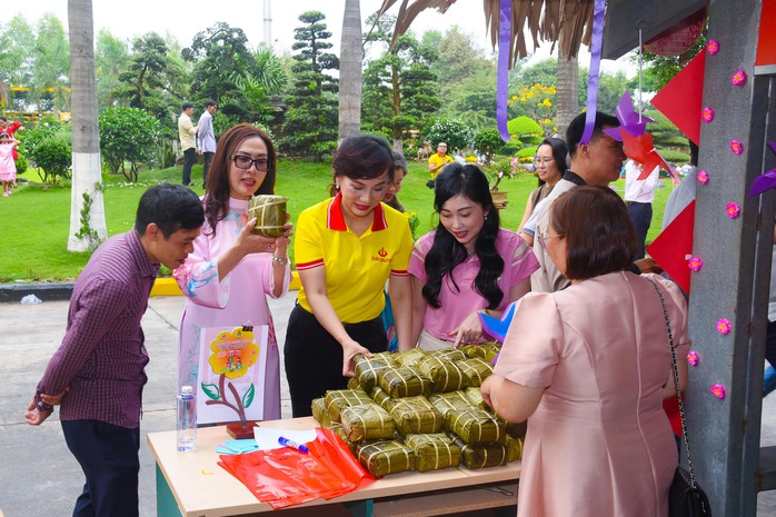 Doanh nghiệp quan tâm, người lao động an vui đón Tết- Ảnh 8. Doanh nghiệp quan tâm, người lao động an vui đón Tết- Ảnh 8.
