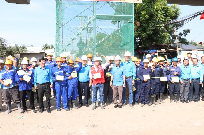 Thăm công nhân làm xuyên Tết tại dự án đường Vành đai 3 TP HCM- Ảnh 2. Thăm công nhân làm xuyên Tết tại dự án đường Vành đai 3 TP HCM- Ảnh 2.