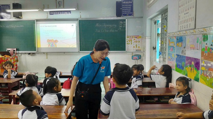 Giao thừa vắng mẹ, con phải mạnh mẽ hơn!- Ảnh 5. Giao thừa vắng mẹ, con phải mạnh mẽ hơn!- Ảnh 5.