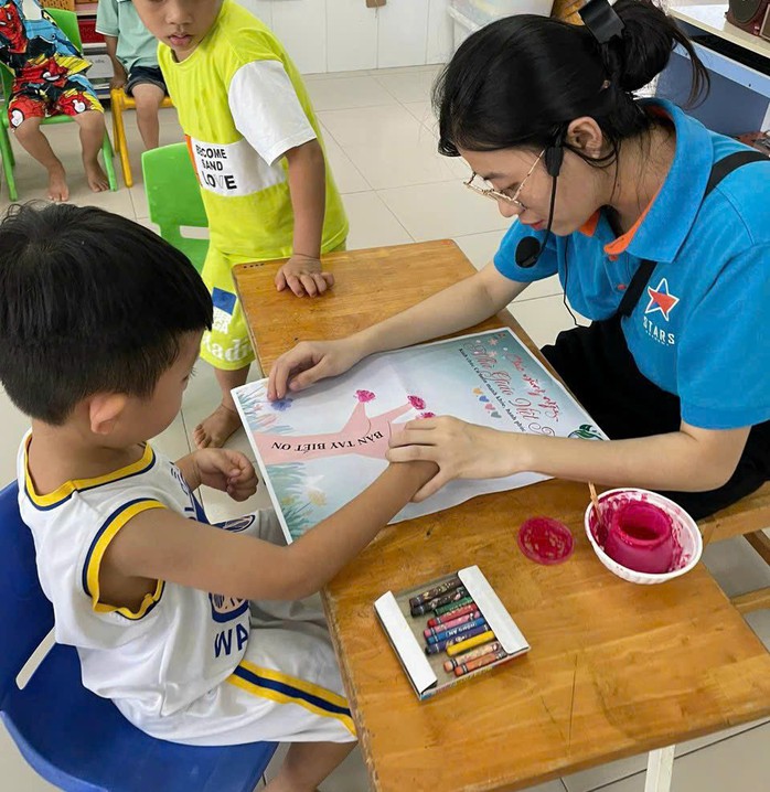 Giao thừa vắng mẹ, con phải mạnh mẽ hơn!- Ảnh 4. Giao thừa vắng mẹ, con phải mạnh mẽ hơn!- Ảnh 4.