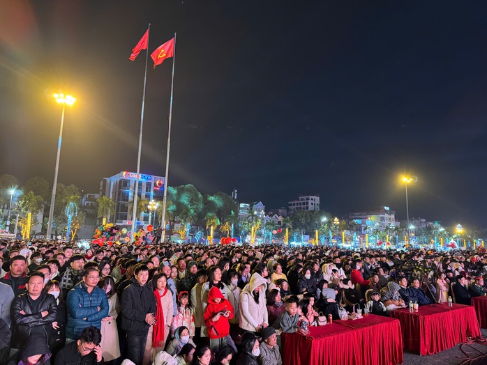 Video: Pháo hoa rực sáng trên bầu trời Hà Nội- Ảnh 16. Video: Pháo hoa rực sáng trên bầu trời Hà Nội- Ảnh 16.