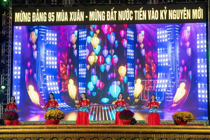 Video: Pháo hoa rực sáng trên bầu trời Hà Nội- Ảnh 18. Video: Pháo hoa rực sáng trên bầu trời Hà Nội- Ảnh 18.