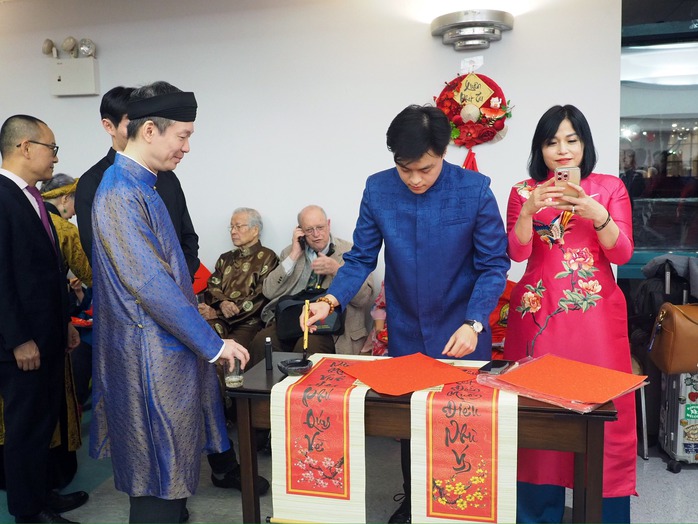 Người Việt đón Tết ở nước ngoài - Những hình ảnh ấn tượng- Ảnh 13. Người Việt đón Tết ở nước ngoài - Những hình ảnh ấn tượng- Ảnh 13.