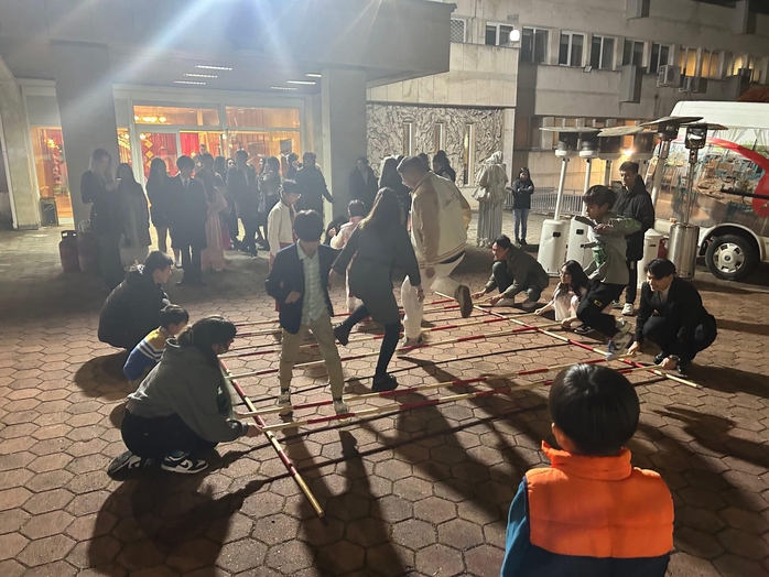 Người Việt đón Tết ở nước ngoài - Những hình ảnh ấn tượng- Ảnh 7. Người Việt đón Tết ở nước ngoài - Những hình ảnh ấn tượng- Ảnh 7.