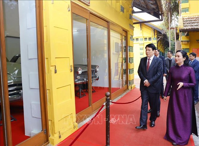Chủ tịch nước Lương Cường dâng hương tưởng niệm Chủ tịch Hồ Chí Minh tại Nhà 67- Ảnh 7. Chủ tịch nước Lương Cường dâng hương tưởng niệm Chủ tịch Hồ Chí Minh tại Nhà 67- Ảnh 7.