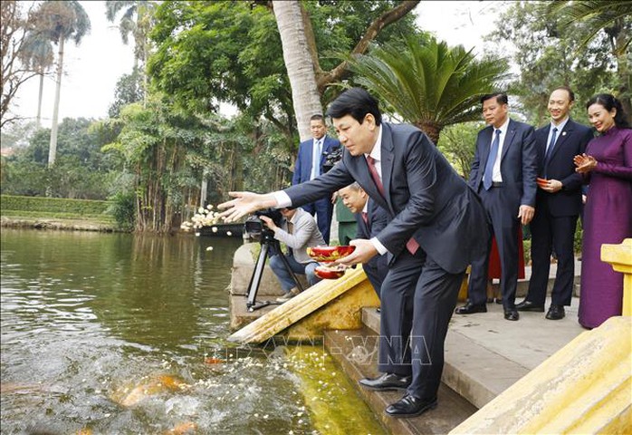 Chủ tịch nước Lương Cường dâng hương tưởng niệm Chủ tịch Hồ Chí Minh tại Nhà 67- Ảnh 8. Chủ tịch nước Lương Cường dâng hương tưởng niệm Chủ tịch Hồ Chí Minh tại Nhà 67- Ảnh 8.