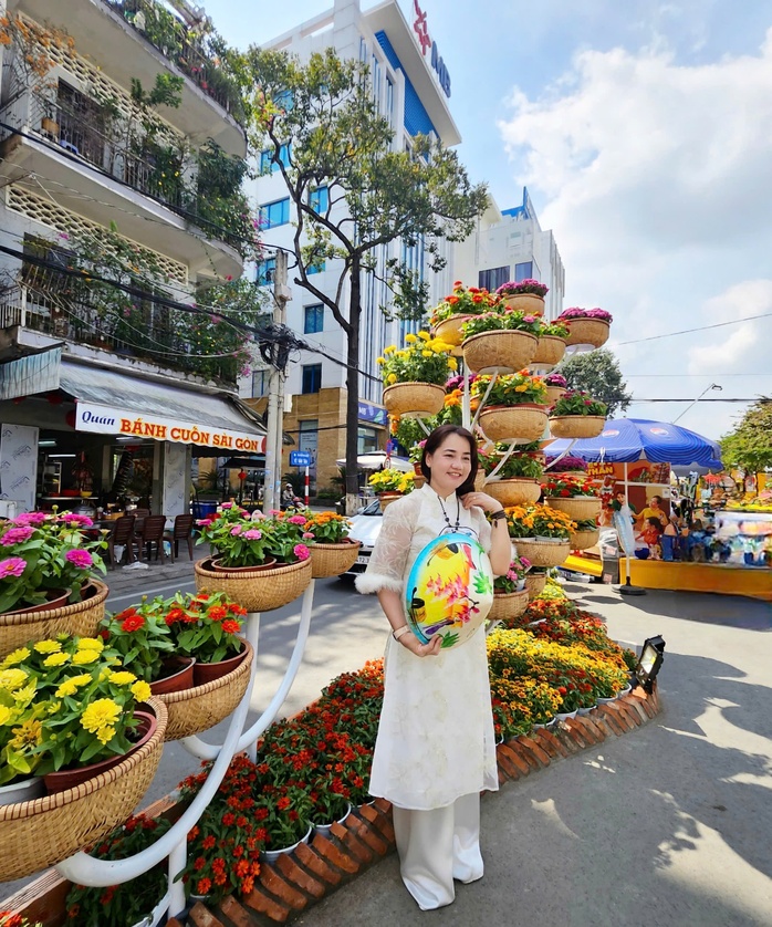 VIDEO: Độc đáo đường hoa nghệ thuật ở Cần Thơ- Ảnh 16. VIDEO: Độc đáo đường hoa nghệ thuật ở Cần Thơ- Ảnh 16.