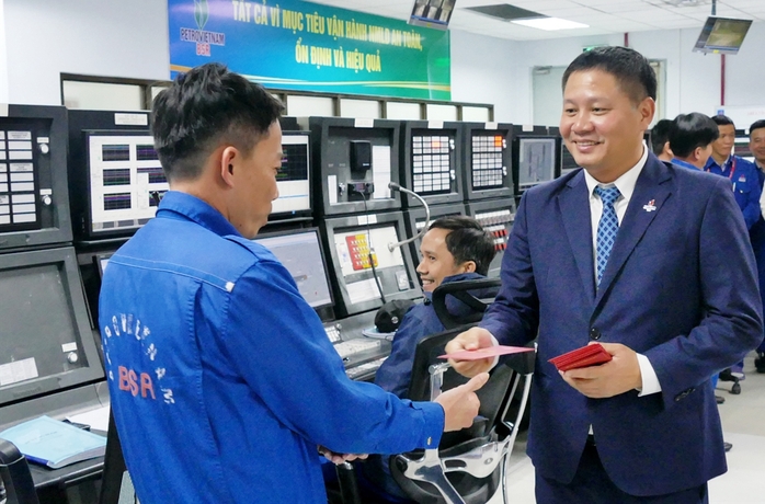 Hàng trăm người ở lại "giữ lửa" cho Nhà máy lọc dầu Dung Quất - Ảnh 4. Hàng trăm người ở lại "giữ lửa" cho Nhà máy lọc dầu Dung Quất - Ảnh 4.