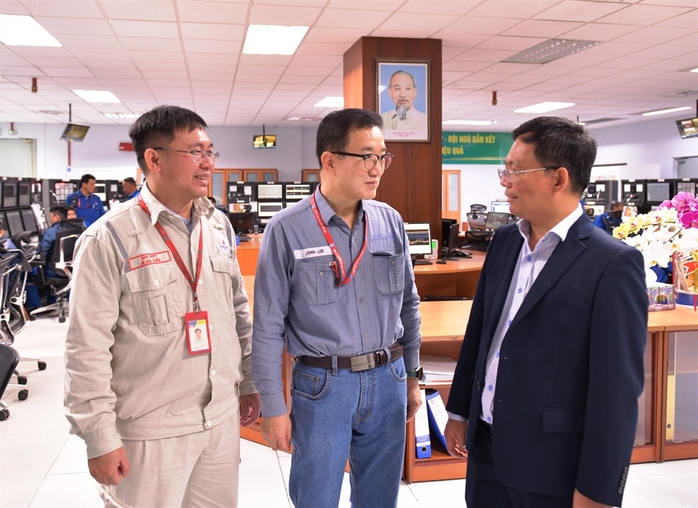 Hàng trăm người ở lại "giữ lửa" cho Nhà máy lọc dầu Dung Quất - Ảnh 3. Hàng trăm người ở lại "giữ lửa" cho Nhà máy lọc dầu Dung Quất - Ảnh 3.