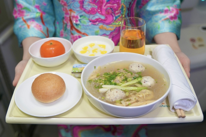 Vietnam Airlines mang hương vị Tết đến gần hơn với mỗi thực khách thông qua những món ăn mang đậm hương vị cổ truyền Vietnam Airlines mang hương vị Tết đến gần hơn với mỗi thực khách thông qua những món ăn mang đậm hương vị cổ truyền