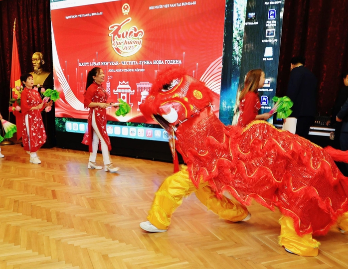 Người Việt đón Tết ở nước ngoài - Những hình ảnh ấn tượng- Ảnh 6. Người Việt đón Tết ở nước ngoài - Những hình ảnh ấn tượng- Ảnh 6.