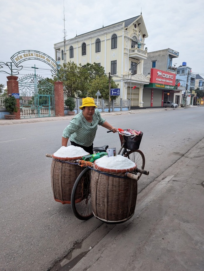 Đầu năm mua muối- Ảnh 3. Đầu năm mua muối- Ảnh 3.