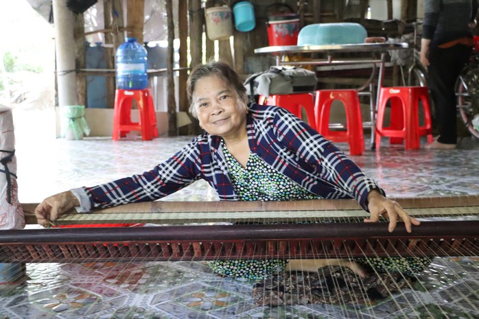 Những người thợ dệt chiếu cuối cùng ở Cà Mau- Ảnh 1. Những người thợ dệt chiếu cuối cùng ở Cà Mau- Ảnh 1.