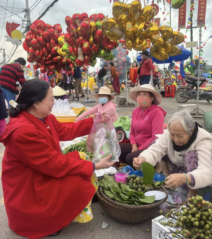 Phiên chợ không nói thách, trả giá, mỗi năm chỉ mở vào mùng 1 Tết- Ảnh 3. Phiên chợ không nói thách, trả giá, mỗi năm chỉ mở vào mùng 1 Tết- Ảnh 3.