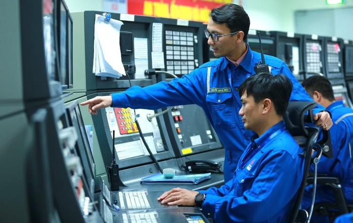 Hàng trăm người ở lại "giữ lửa" cho Nhà máy lọc dầu Dung Quất - Ảnh 2. Hàng trăm người ở lại "giữ lửa" cho Nhà máy lọc dầu Dung Quất - Ảnh 2.