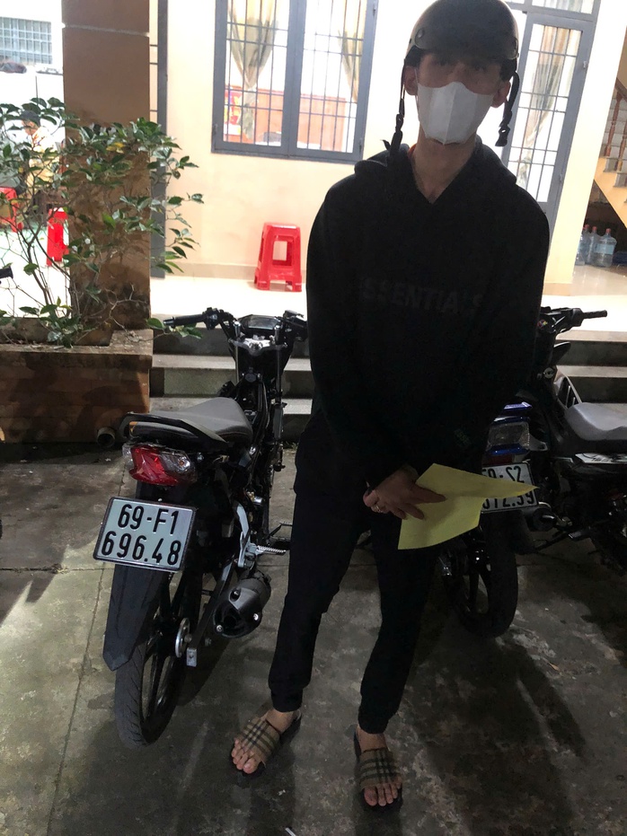 Hàng loạt quái xế “chết lặng” sau tiếng còi kết thúc trận Việt Nam- Thái Lan - Ảnh 2. Hàng loạt quái xế “chết lặng” sau tiếng còi kết thúc trận Việt Nam- Thái Lan - Ảnh 2.