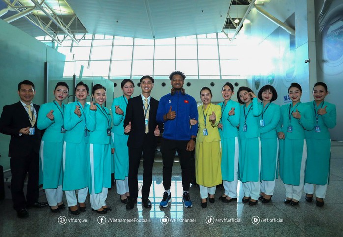 Nguyễn Xuân Son thành tâm điểm sau trận thắng Thái Lan- Ảnh 2. Nguyễn Xuân Son thành tâm điểm sau trận thắng Thái Lan- Ảnh 2.