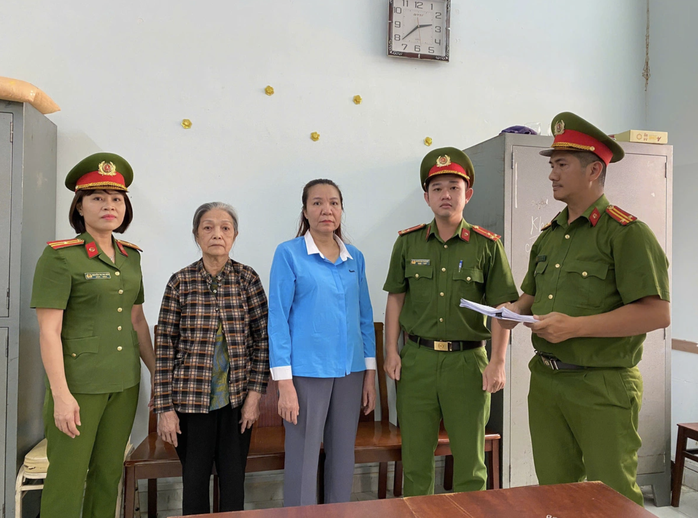 Công an TP HCM bắt chủ Mái ấm Hoa Hồng- Ảnh 1. Công an TP HCM bắt chủ Mái ấm Hoa Hồng- Ảnh 1.