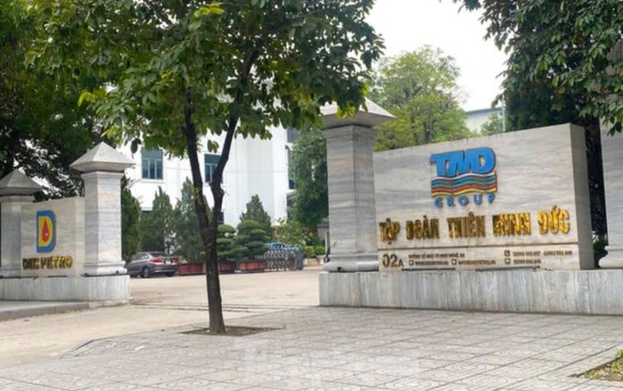 Vụ công an xuất hiện tại nhà nữ đại gia xăng dầu DKC: Nợ hàng ngàn tỉ đồng ?- Ảnh 1. Vụ công an xuất hiện tại nhà nữ đại gia xăng dầu DKC: Nợ hàng ngàn tỉ đồng ?- Ảnh 1.