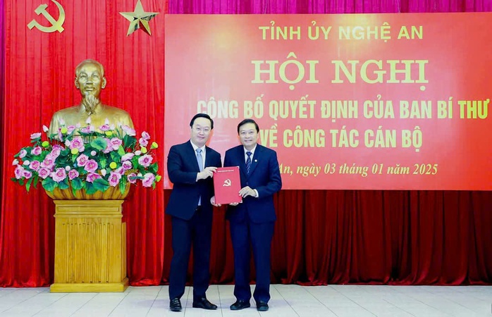 Công bố quyết định nhân sự của Ban Bí thư tại tỉnh Nghệ An- Ảnh 1. Công bố quyết định nhân sự của Ban Bí thư tại tỉnh Nghệ An- Ảnh 1.