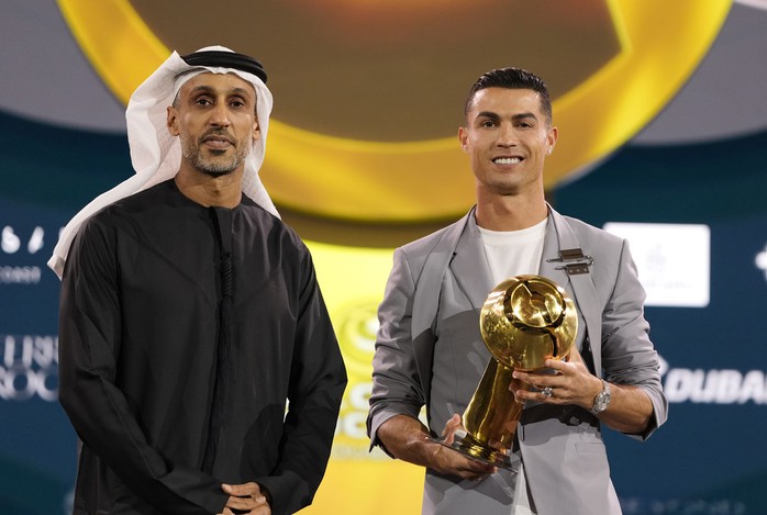 Rodri đáp trả Ronaldo "cực gắt" về nghi ngờ Quả bóng vàng 2024- Ảnh 2. Rodri đáp trả Ronaldo "cực gắt" về nghi ngờ Quả bóng vàng 2024- Ảnh 2.