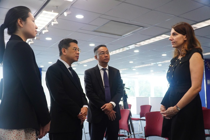 Lãnh đạo TP HCM ghi sổ tang, tưởng niệm cựu Tổng thống Mỹ Jimmy Carter- Ảnh 2. Lãnh đạo TP HCM ghi sổ tang, tưởng niệm cựu Tổng thống Mỹ Jimmy Carter- Ảnh 2.