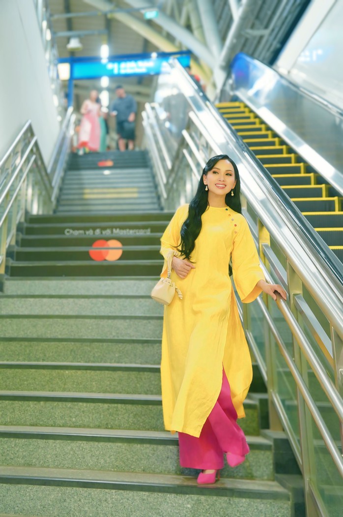 "Ca sĩ tỉ phú" Hà Phương hoài niệm đầu Xuân Ất Tỵ- Ảnh 3. "Ca sĩ tỉ phú" Hà Phương hoài niệm đầu Xuân Ất Tỵ- Ảnh 3.
