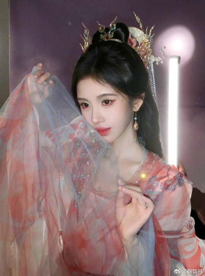 Loạt sao Hoa, Hàn tưng bừng đón Xuân Ất Tỵ- Ảnh 23. Loạt sao Hoa, Hàn tưng bừng đón Xuân Ất Tỵ- Ảnh 23.