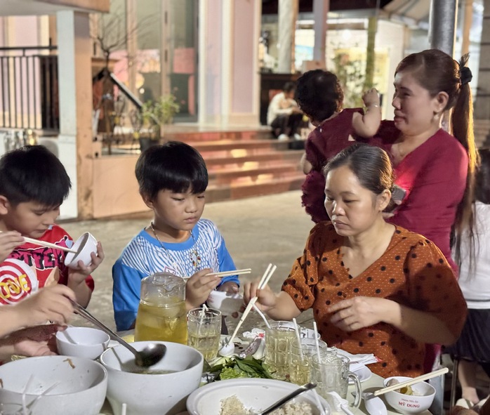 Nỗi niềm ngày Tết của người lao động nghèo- Ảnh 5. Nỗi niềm ngày Tết của người lao động nghèo- Ảnh 5.