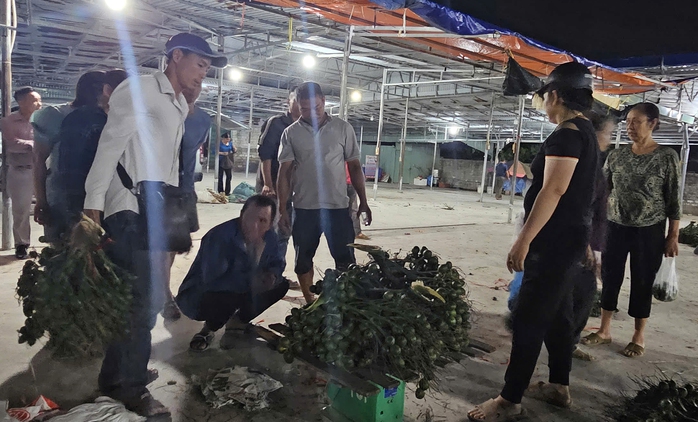 Độc đáo phiên chợ chỉ họp một tiếng trong đêm- Ảnh 1. Độc đáo phiên chợ chỉ họp một tiếng trong đêm- Ảnh 1.