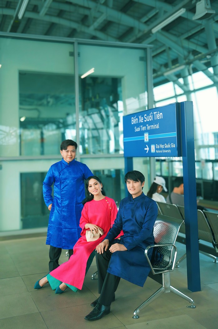 "Ca sĩ tỉ phú" Hà Phương hoài niệm đầu Xuân Ất Tỵ- Ảnh 8. "Ca sĩ tỉ phú" Hà Phương hoài niệm đầu Xuân Ất Tỵ- Ảnh 8.