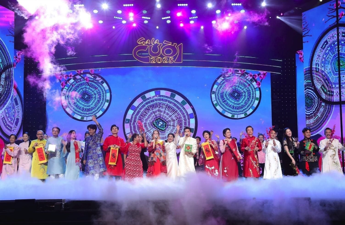 "Gala cười" giúp khán giả "Bật tiếng cười lên"- Ảnh 2. "Gala cười" giúp khán giả "Bật tiếng cười lên"- Ảnh 2.