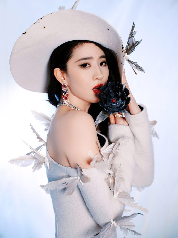 Loạt sao Hoa, Hàn tưng bừng đón Xuân Ất Tỵ- Ảnh 18. Loạt sao Hoa, Hàn tưng bừng đón Xuân Ất Tỵ- Ảnh 18.