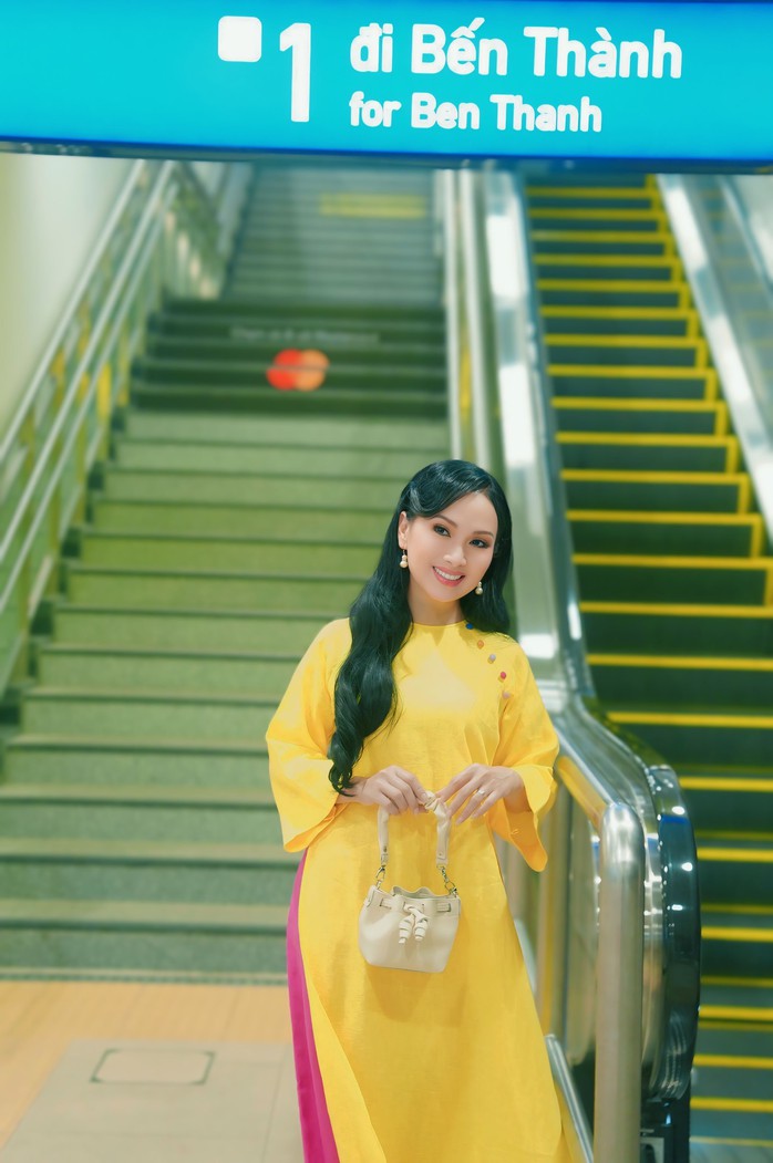 "Ca sĩ tỉ phú" Hà Phương hoài niệm đầu Xuân Ất Tỵ- Ảnh 4. "Ca sĩ tỉ phú" Hà Phương hoài niệm đầu Xuân Ất Tỵ- Ảnh 4.