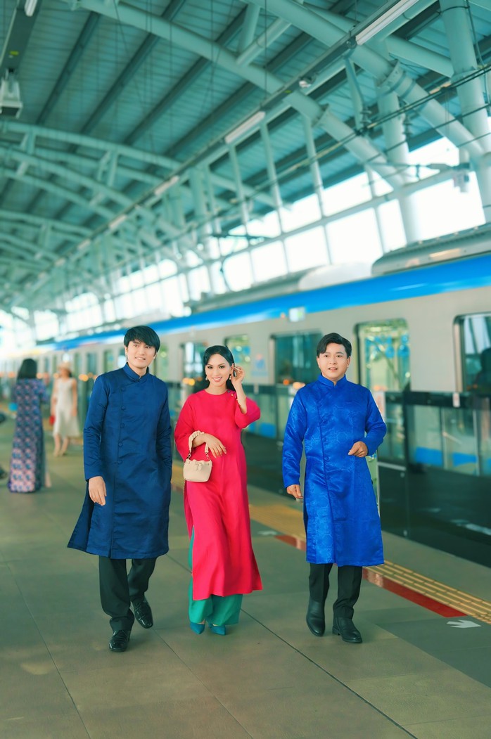 "Ca sĩ tỉ phú" Hà Phương hoài niệm đầu Xuân Ất Tỵ- Ảnh 9. "Ca sĩ tỉ phú" Hà Phương hoài niệm đầu Xuân Ất Tỵ- Ảnh 9.