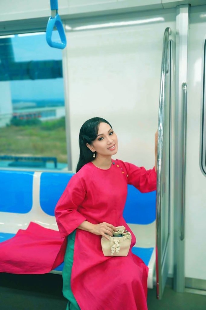 "Ca sĩ tỉ phú" Hà Phương hoài niệm đầu Xuân Ất Tỵ- Ảnh 6. "Ca sĩ tỉ phú" Hà Phương hoài niệm đầu Xuân Ất Tỵ- Ảnh 6.
